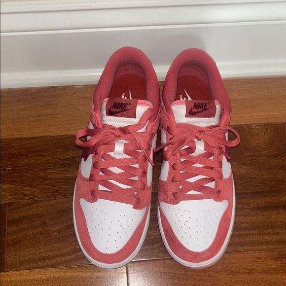 Women’s Nike Dunks Size 8 - Picture 2 of 3
